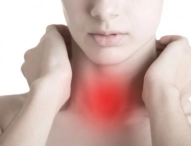 Θυρεοειδής: Προσοχή σε τέσσερα σημάδια που δείχνουν πρόβλημα